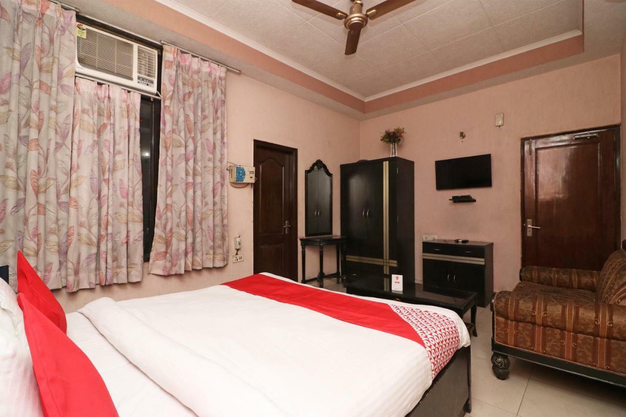 Oyo 24672 Bharat Guest House Delhi  Eksteriør bilde